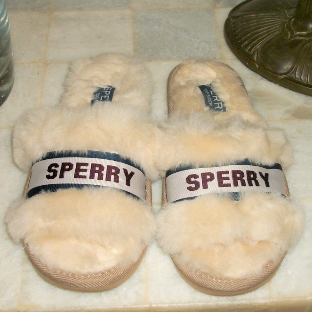 RARE WOMEN SPERRY SLIP ON  FUR INSIDE SLIPPERS SZ M